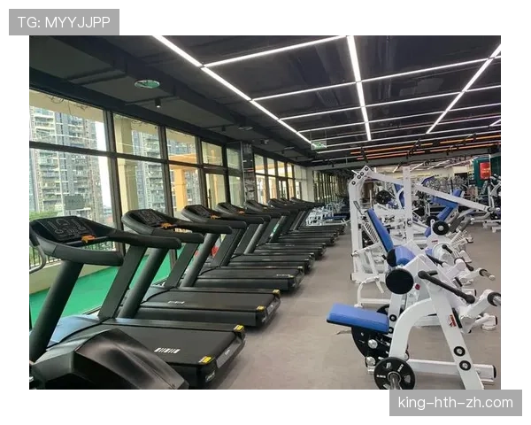 冯彦哲这自律程度，凌晨四点健身房打卡是日常？