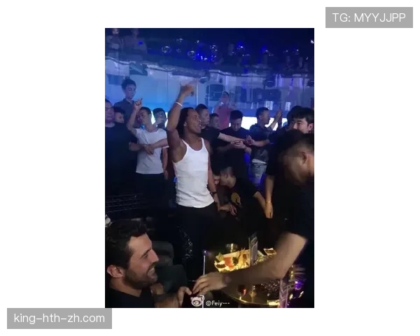 施洋训练完直接去夜店蹦到凌晨？这作息我连他喝水的量都跟不上