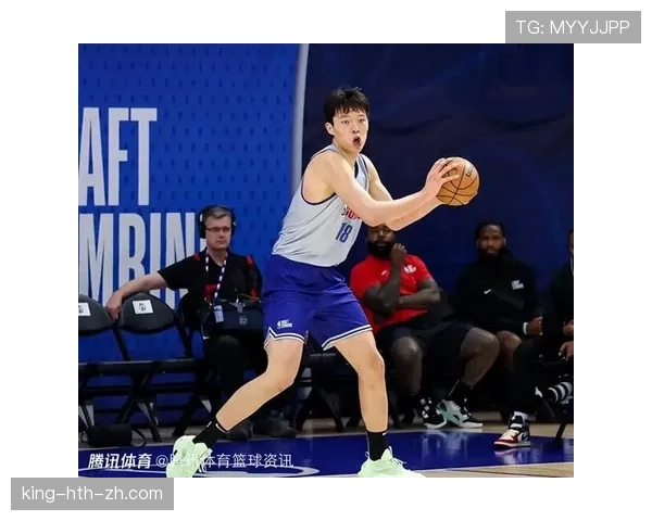 杨瀚森训练完偷偷吃炸鸡被拍，这自律人设崩得也太真实了