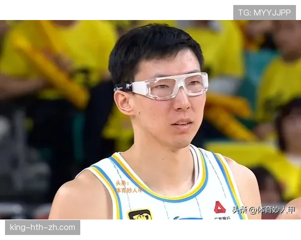 看到周琦走出球馆被几辆豪车迎接，我差点忘了这是场篮球赛
